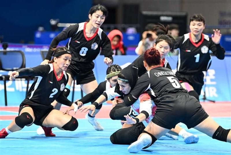 Members of Taiwan's women kabaddi team compete against an Iranian opponent Friday. Photo courtesy of Chinese Taipei Olympic Committee