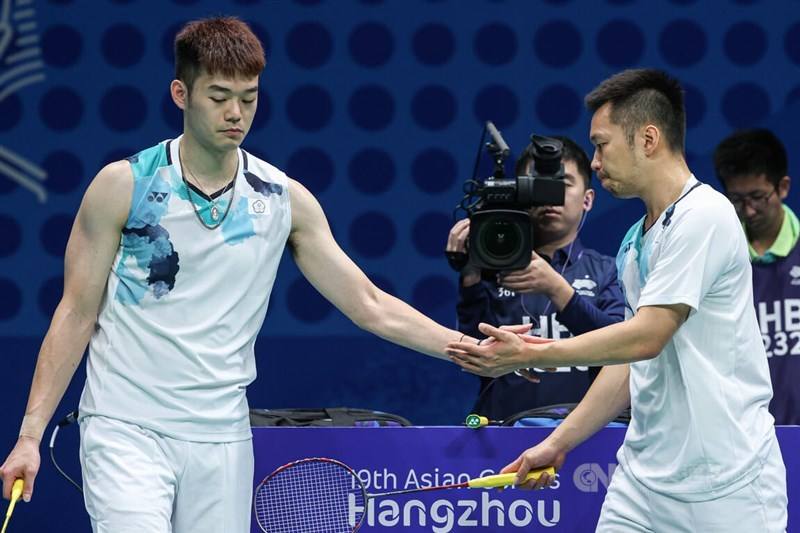 Wang Chi-lin (left) and Lee Yang high-fives during Friday's semifinal in Hangzhou, China. CNA photo Oct. 6, 2023