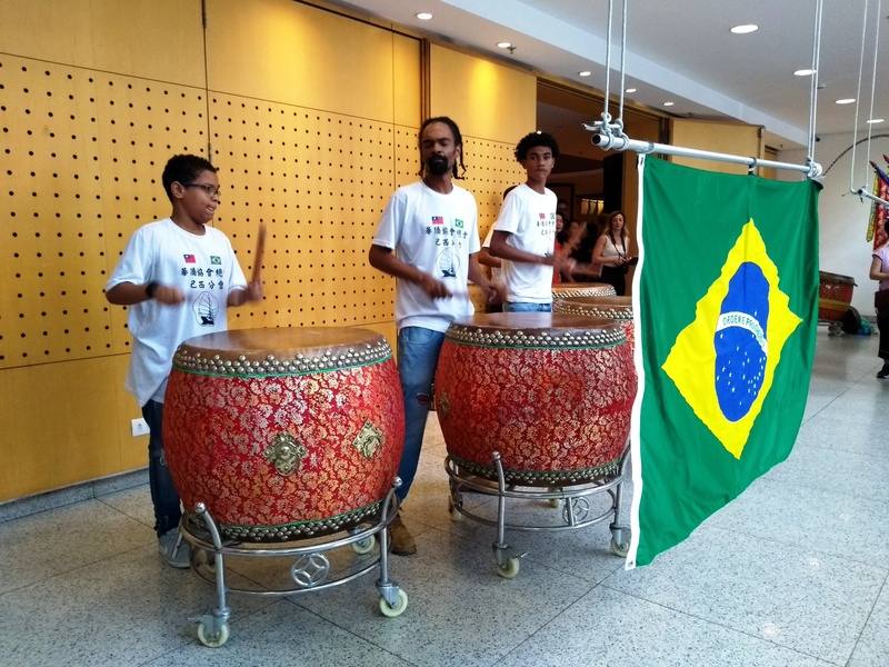 巴西聖保羅僑界7日在客家活動中心舉行慶祝中華民國112年雙十國慶活動，由華僑協會總會巴西分會擊鼓演出揭開序幕。