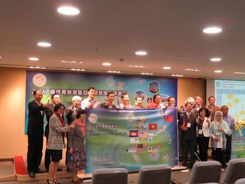 台灣大約在2016年以後幾乎沒有腸病毒71型流行，仍時有疫情的越南，成為了第3期臨床試驗合作目標。2017年「亞太腸病毒偵測網絡」成立，輔導國內疫苗廠進行臨床試驗就是目標之一。（2017年資料照／疾管署提供）