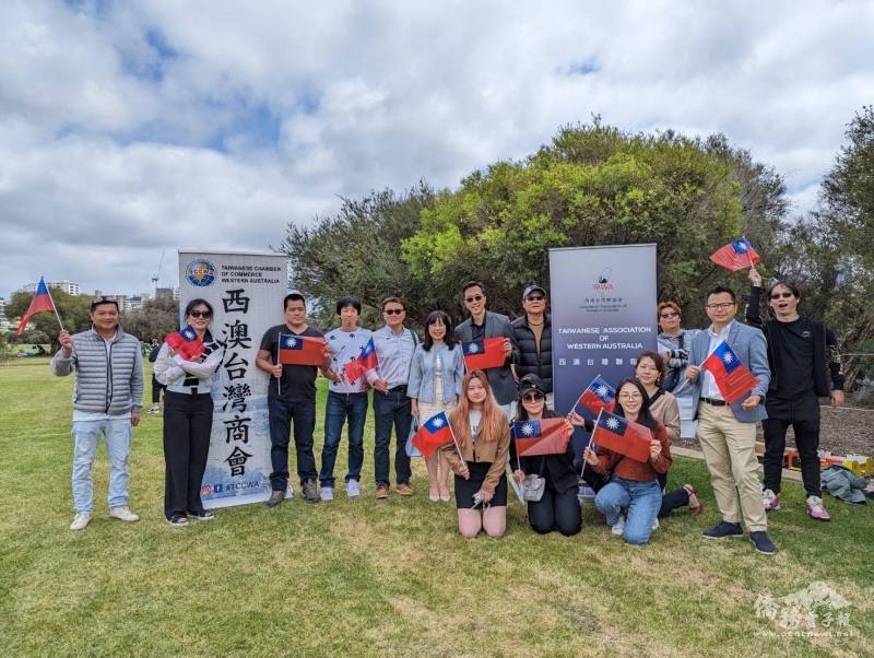 徐佑典夫婦與西澳臺灣聯誼會及西澳臺灣商會工作人員合影
