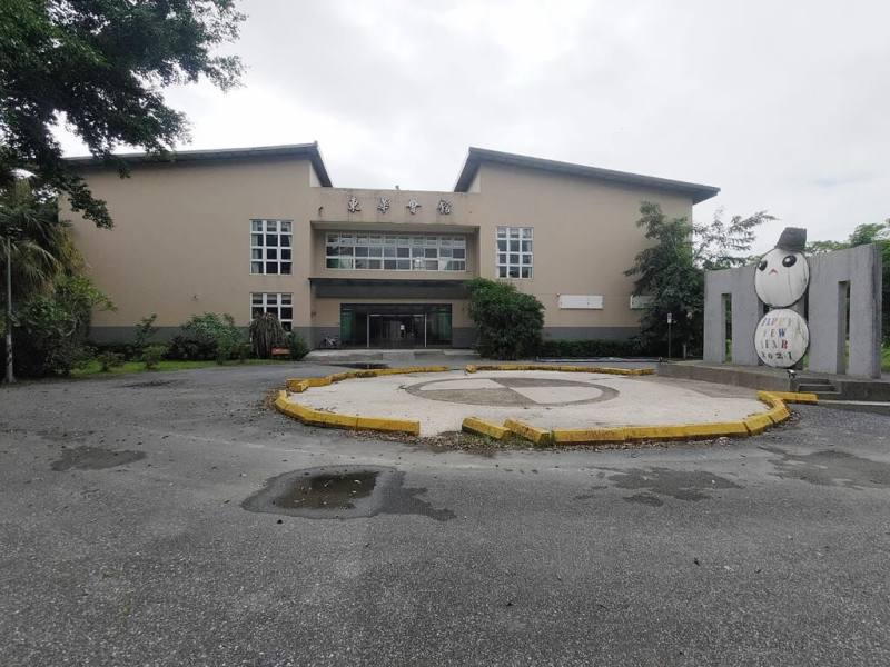 國立東華大學爭取校內東華會館活化為旅館，經申請變更用途獲准，將採BOT（興建營運移轉）方式，校方表示，目前正在裝潢中，最快民國113年暑假前可啟用。（國立東華大學提供）