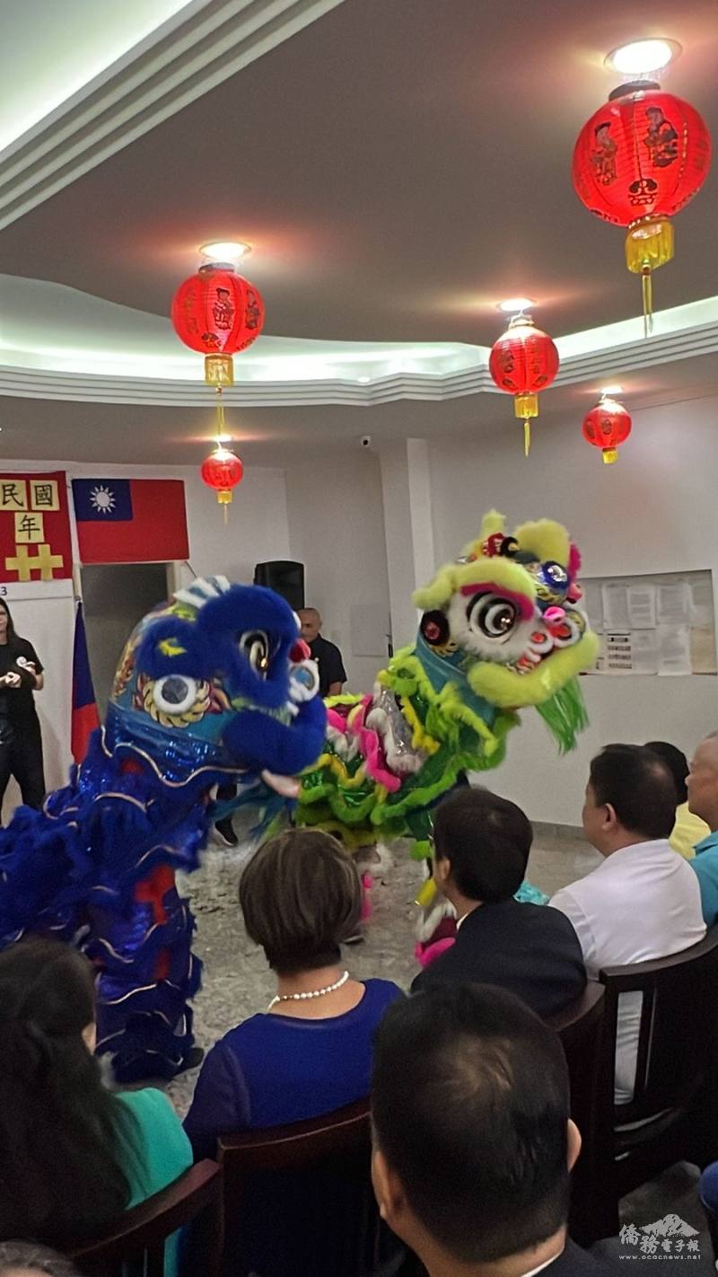 舞獅表演熱鬧揭幕