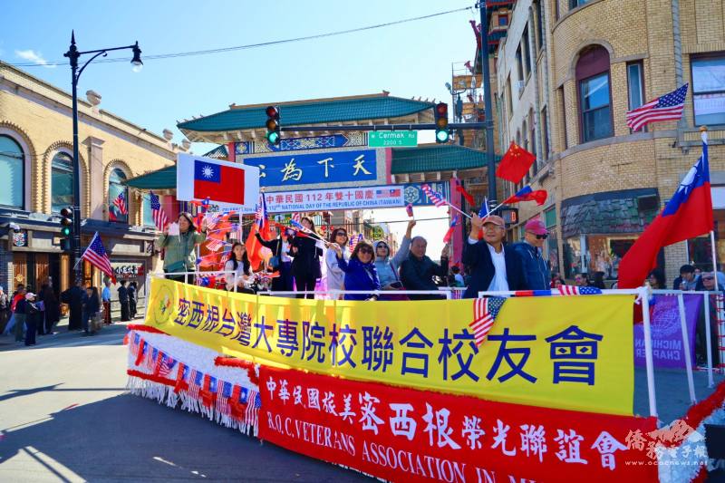 花車的佈置展現出密西根地區各僑社欣欣向榮的蓬勃朝氣