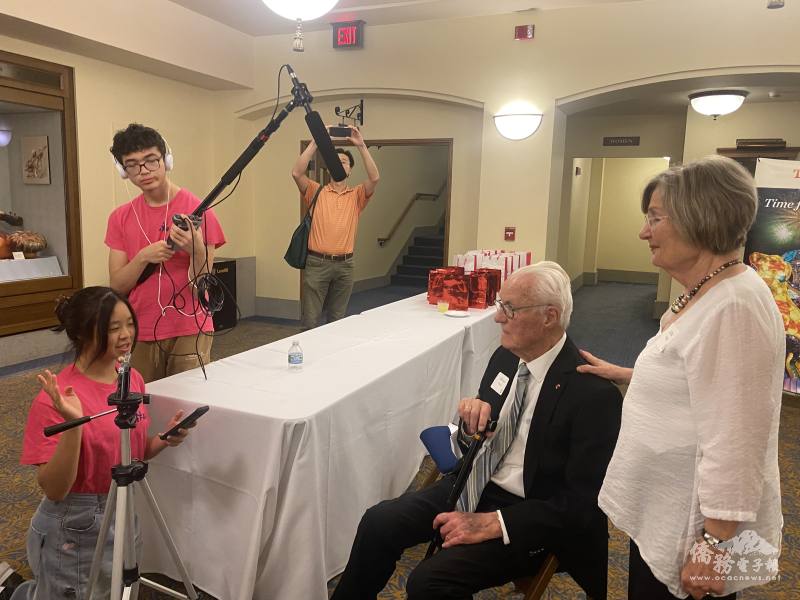 著名密西根大學音樂系榮譽教授William P. Malm在表演後接受密西根FASCA新聞組採訪