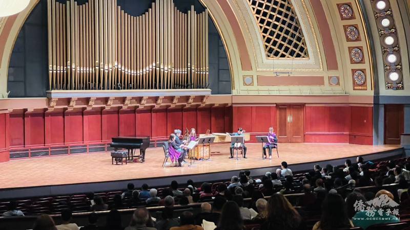 臺灣國樂團的演奏家們於密西根大學著名的Hill Auditorium 正式演出
