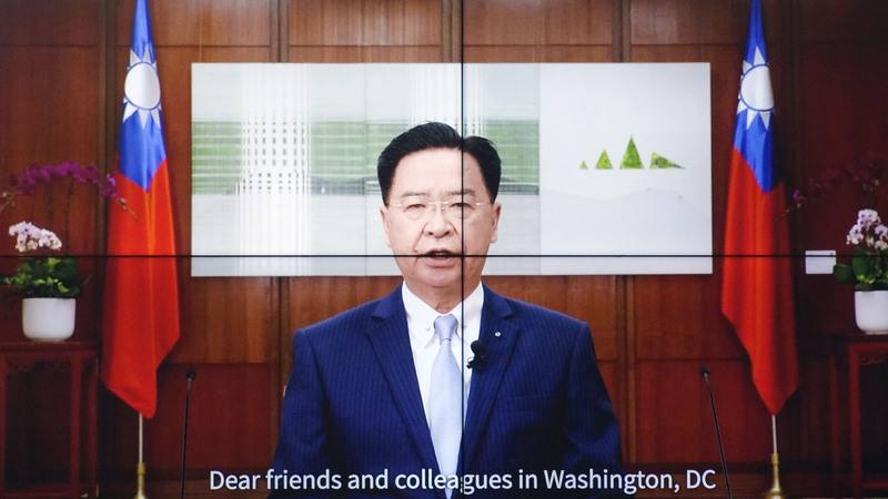 外交部長吳釗燮美東時間11日以視訊方式在華府智庫「全球台灣研究中心」發表演說時表示，面對中國威脅，和平是唯一選項，戰爭是難以承受的後果。