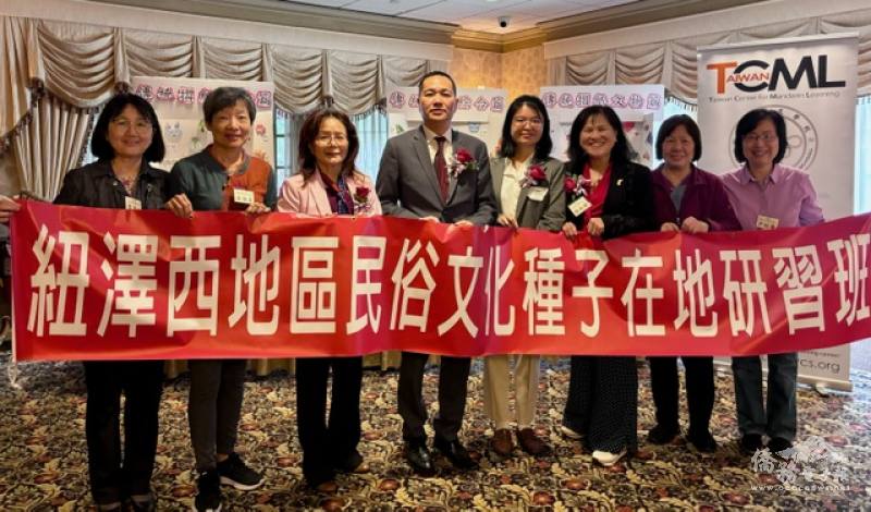 文化種子教師協會擺攤推廣臺灣文化手工藝