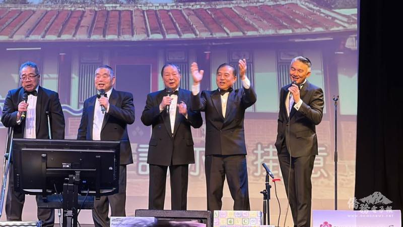 呂明澤與墨爾本愛樂合唱團合唱表演