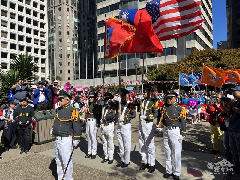 北加州陸軍官校友會旗隊、復興崗旗隊、空軍大鵬旗隊