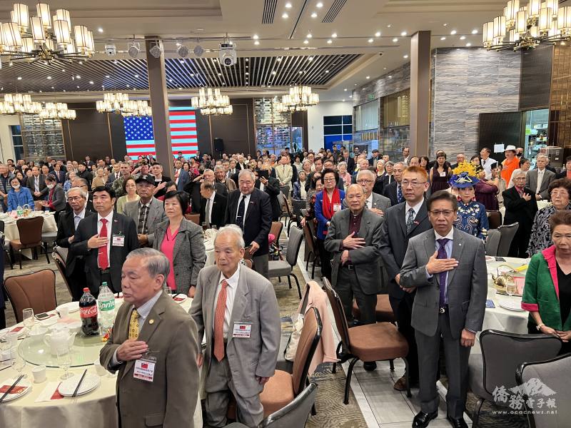 與會人員高唱美國及中華民國國歌