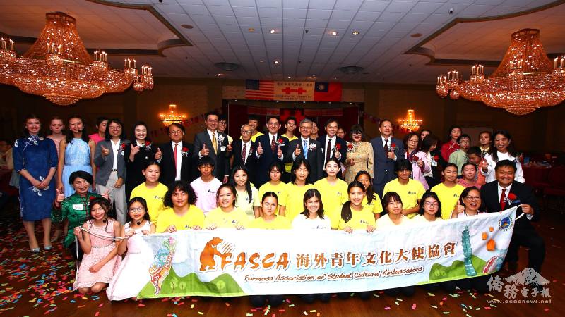 FASCA海外青年文化大使協會「臺灣回憶燒完美世界」串歌表演，喚起許多鄉親的回憶