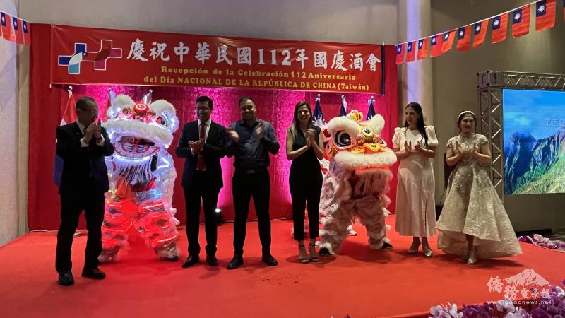 現場舞獅助興祈求中華民國風調雨順國泰民安