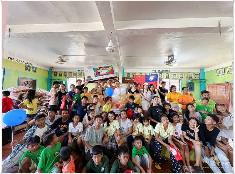 宿霧育幼院院童們一同慶祝中華民國的生日