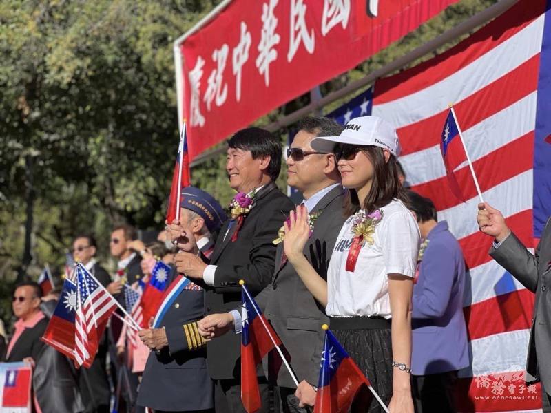 駐洛杉磯辦事處處長紀欽耀夫婦出席慶祝中華民國112年國慶蒙市升旗典禮