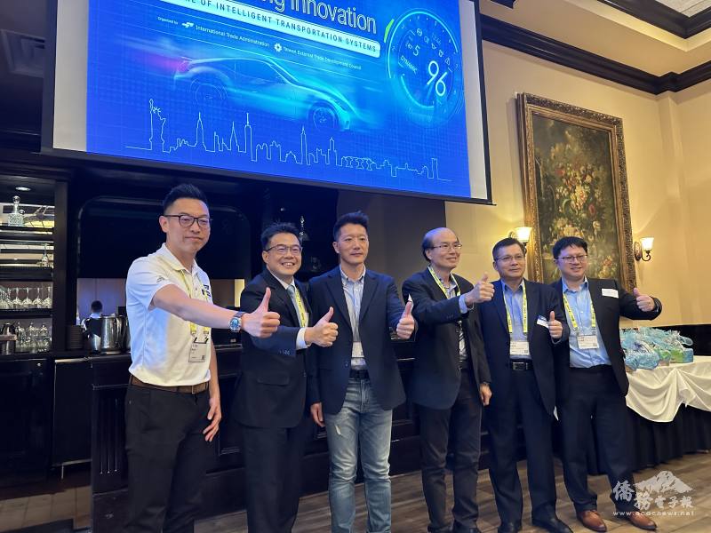 周啟宇與發表者合影（左起：Ken Kao, 周啟宇、Gary Chien, Patrick Lai, 陳清港、劉信宏）