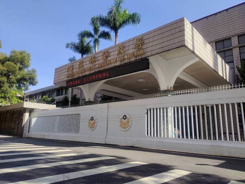 內政部警政署自2023年初啟動多元召募年輕化民力工作，請各直轄市、縣（市）政府警察局積極向社會各界溝通，希望廣邀年滿18歲以上、40歲以下熱心公益民眾志願加入民防和義警團隊，共同提升警民合作、維護社會治安。圖為內政部警政署大樓外觀。（警政署提供）