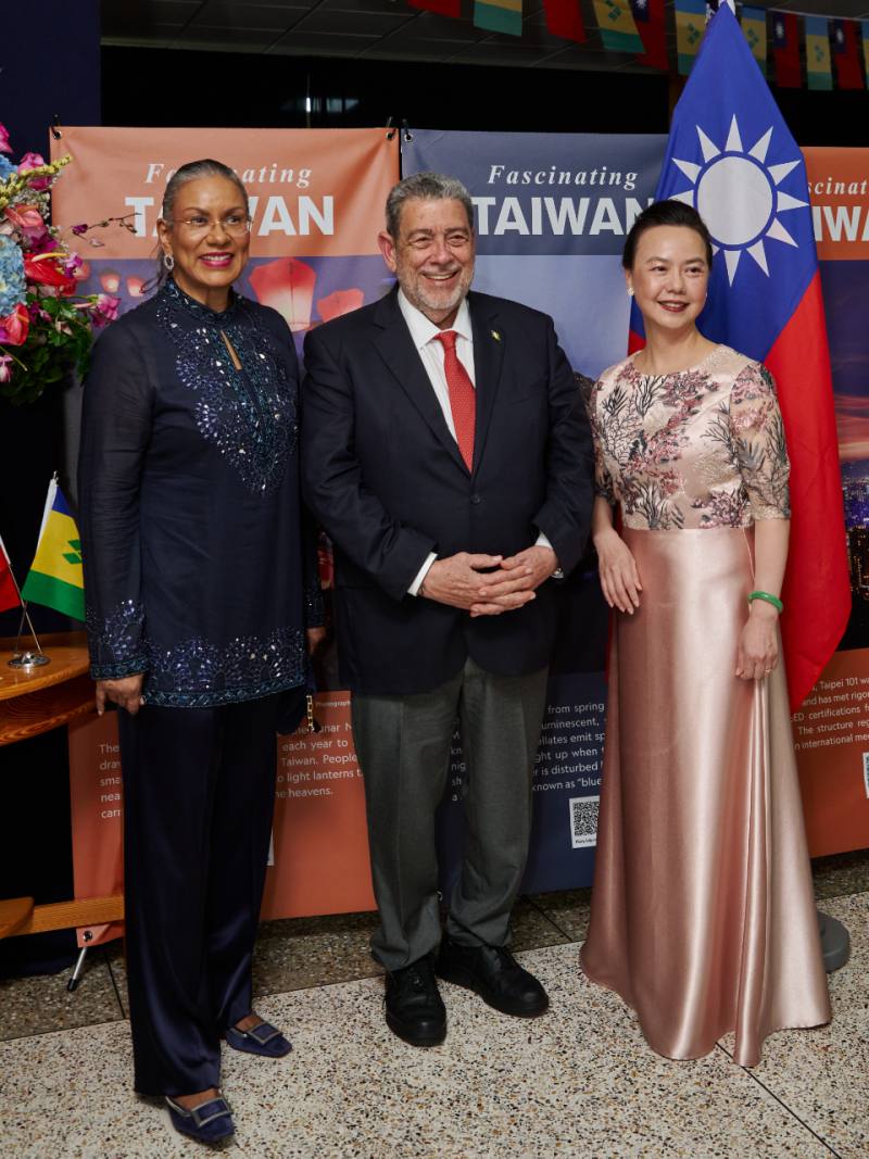 駐聖文森國大使館范惠君大使於10月9日晚間在聖京金石城浸信會教堂主持中華民國台灣112年國慶酒會