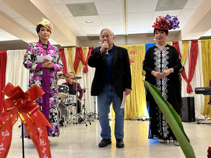 慶籌會共同主席鄧灼照致詞