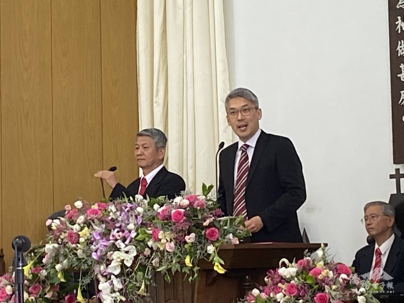 主講者Bernardo Cho 牧師（右）勉勵大家