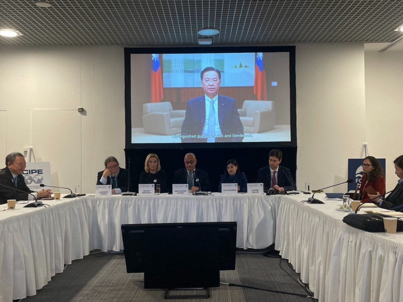 外交部長吳釗燮以預錄影片方式出席「公元兩千論壇」（Forum 2000），在「民主國家之經濟韌性」場次發表專題演說。