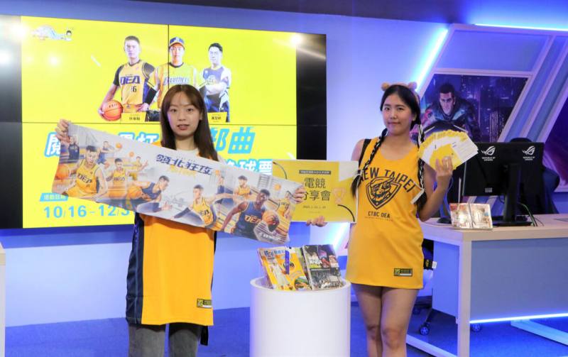 新北市立圖書館推「借書免費看職藍」活動，即日起至12月底止到市圖任一分館完成指定閱讀任務，就可能兌換職藍新北中信特攻例行賽主場門票，還有機會參加抽獎拿好禮。（新北市圖提供）