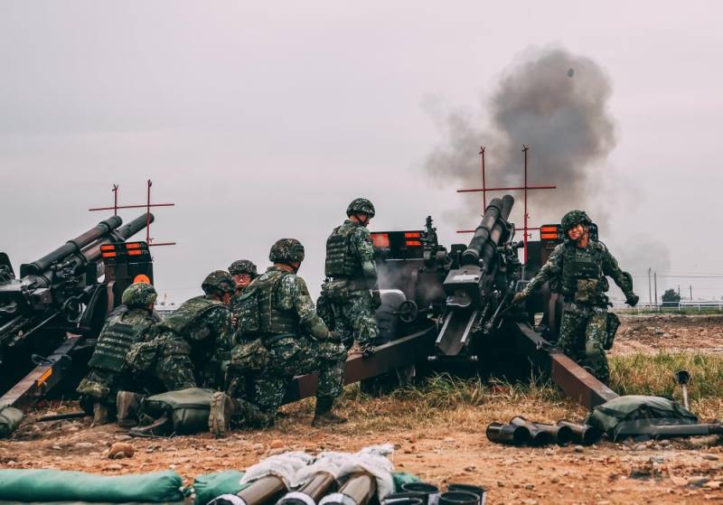 陸軍關指部日前實施校正射擊。（青年日報記者黃迪明攝）