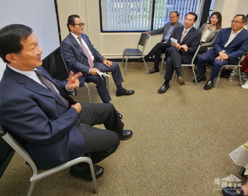 永信國際投資控股公司董事長李芳信與李芳裕分享企業經營之道