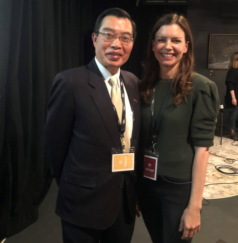 美籍導演葛靜文（Vanessa Hope，圖右）所執導的紀錄片《看不見的國度（Invisible Nation）》 日前在新罕布夏州普次茅斯市（Portsmouth）所舉辦的第21屆新州電影節中放映