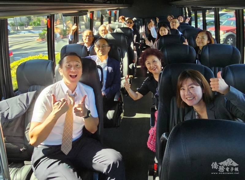 車上全體大合照，感謝會長規畫參訪行程