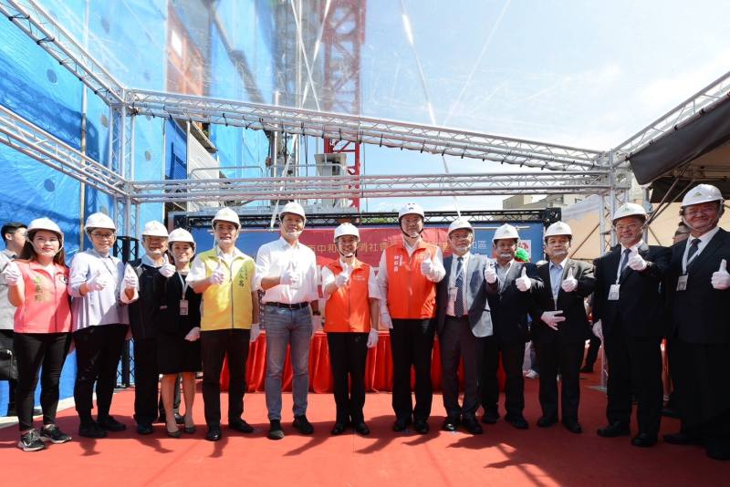 行政院長陳建仁出席新北市中和區警消社會住宅統包工程上梁典禮