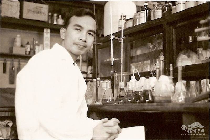 在父親的殷殷企盼下，張勝凱順利考進臺灣大學化學系