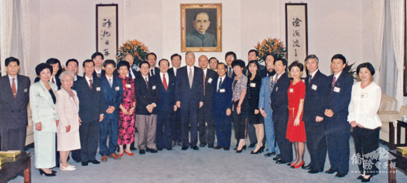 1995年，張勝凱率領巴西臺商代表團晉見李登輝總統