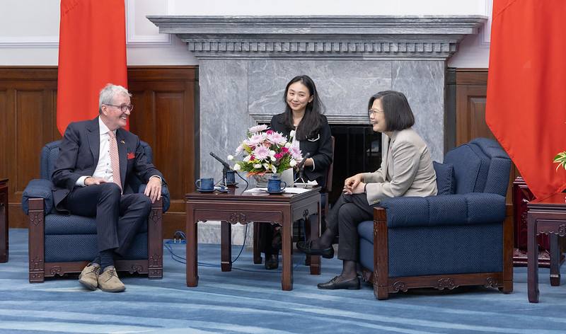 總統接見「美國紐澤西州州長墨菲訪問團」，並相互交流