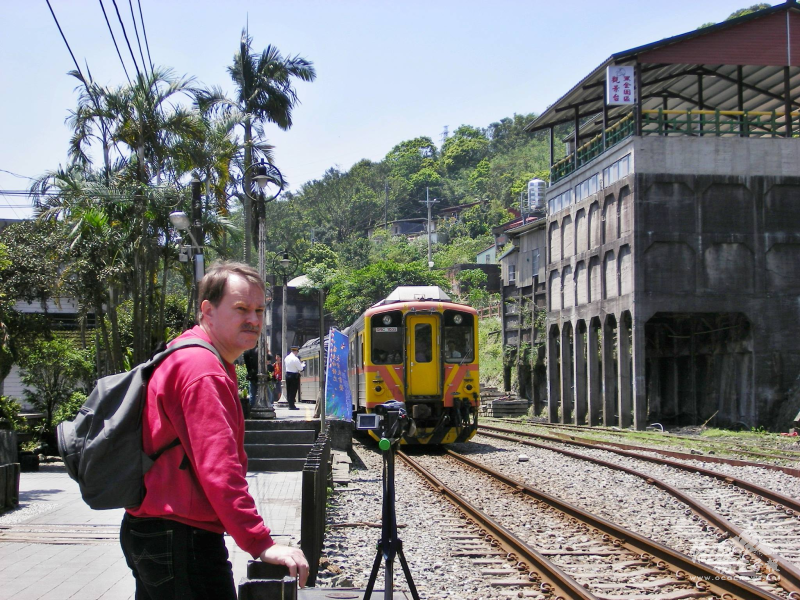 海諾佛格走訪臺灣支線鐵道的身影