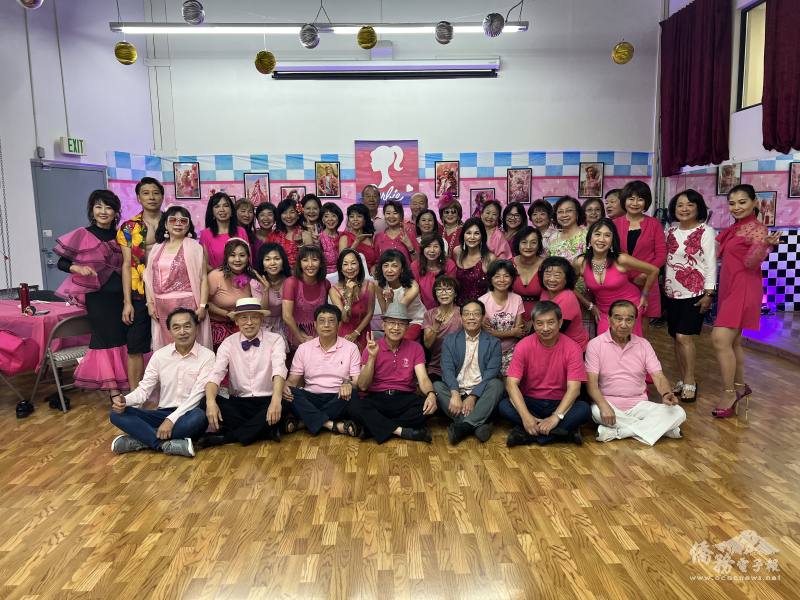 愛心百人百元組合影