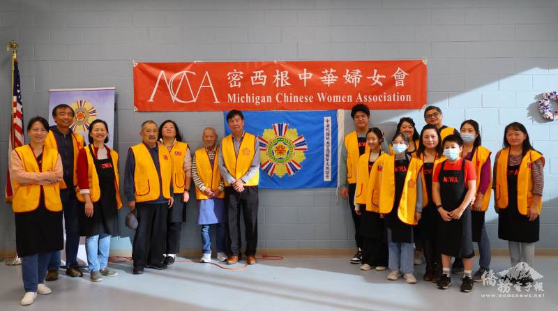 密西根中華婦女會與榮光會前往密西根退伍軍人基金會(Michigan Veterans Foundation，MVF)服務，烹煮中式熱食晚餐