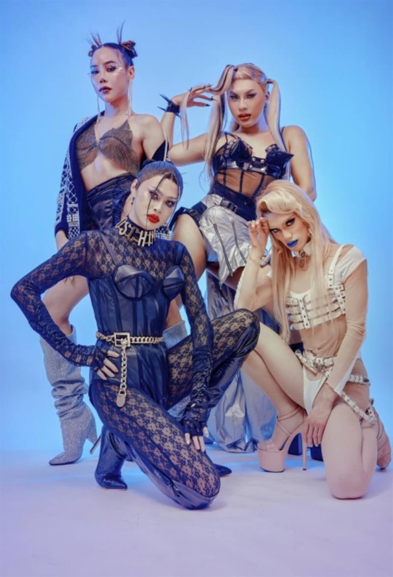 25歲的變裝皇后薔薇（右上）與他創立的「The Haus of WOMÉN」成員合照。（薔薇提供）