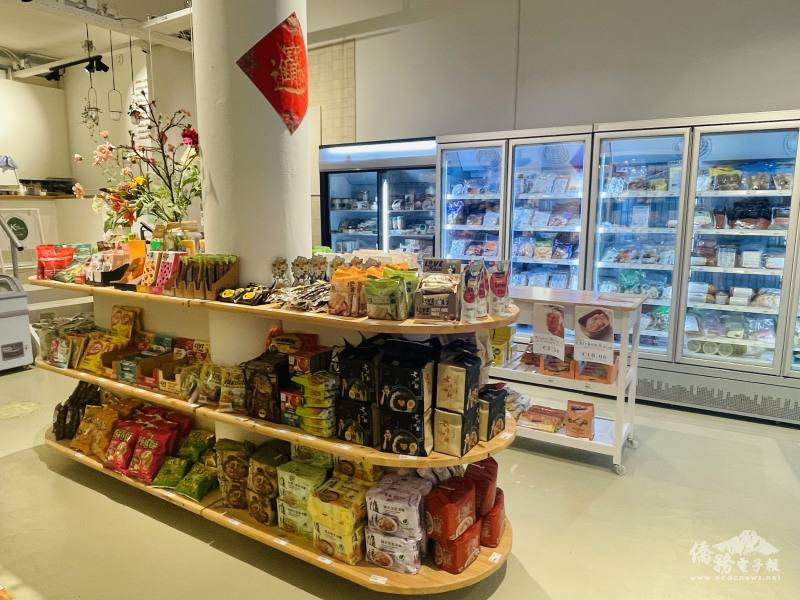 超市與書店的異業結合讓人耳目一新