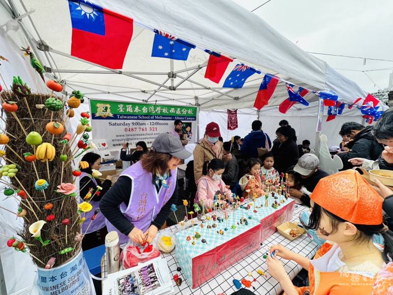 捏麵人等文化活動攤位使墨爾本民眾一窺臺灣傳統特色藝文