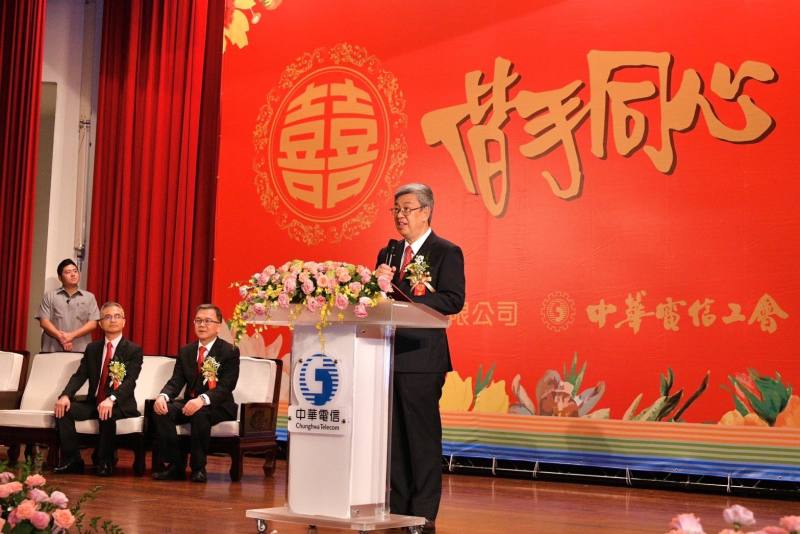 陳揆祝福新人將愛延續下一代