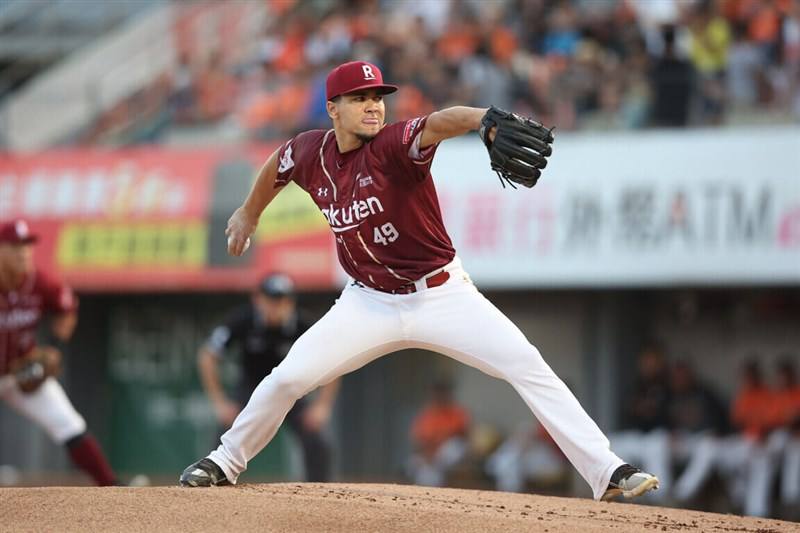 Rakuten Monkeys pitcher Fernandez Echavarria Pedro Arsenio throws a pitch in Saturday's game against Uni-President 7-Eleven Lions in Tainan. Photo: Rakuten Monkeys Oct. 28, 2023