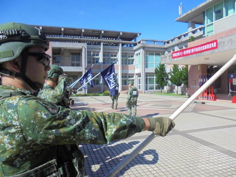 陸軍航空第601旅突擊直升機作戰隊接受航空特戰指揮部基地測考。（601旅提供）