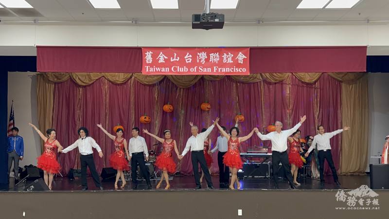 表演舞群令人目不轉睛