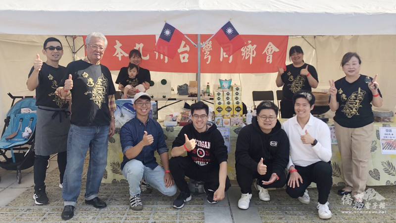 九州臺灣同鄉會會長賴家慧(右一)、僑務委員海澤洲（左二）與同鄉會成員合影