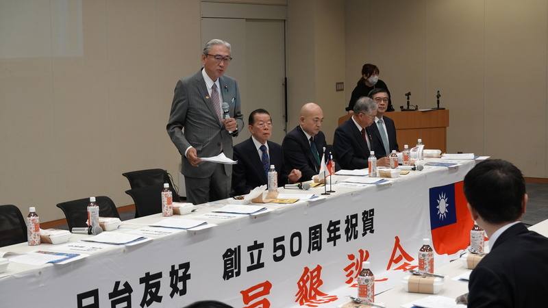 日本國會跨黨派友台組織「日華議員懇談會」會長古屋圭司1日在總會上報告10月率團訪台參加雙十國慶活動成果。他表示，感受到日台羈絆（友誼）之強。