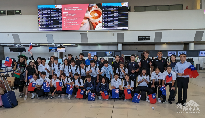 張嘉甫到機場為中華隊送行