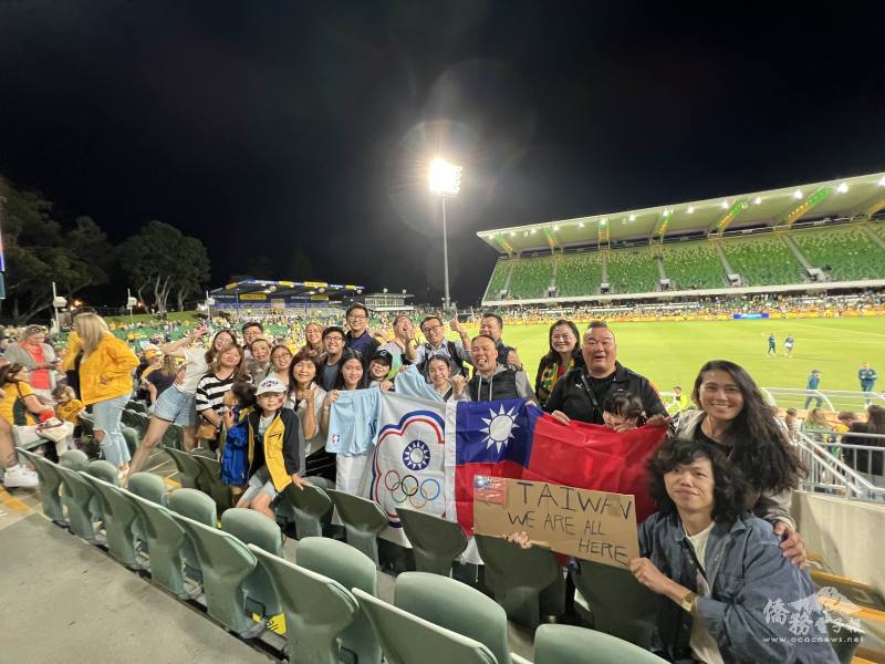 中華與澳洲賽後僑胞合影