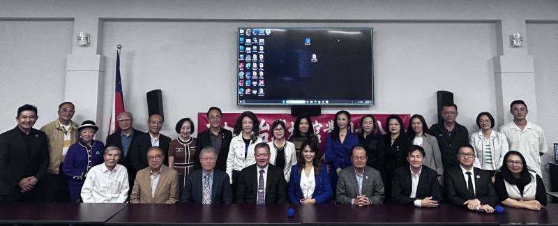 南加州臺灣旅館業同業公會舉行座談會，眾人合照