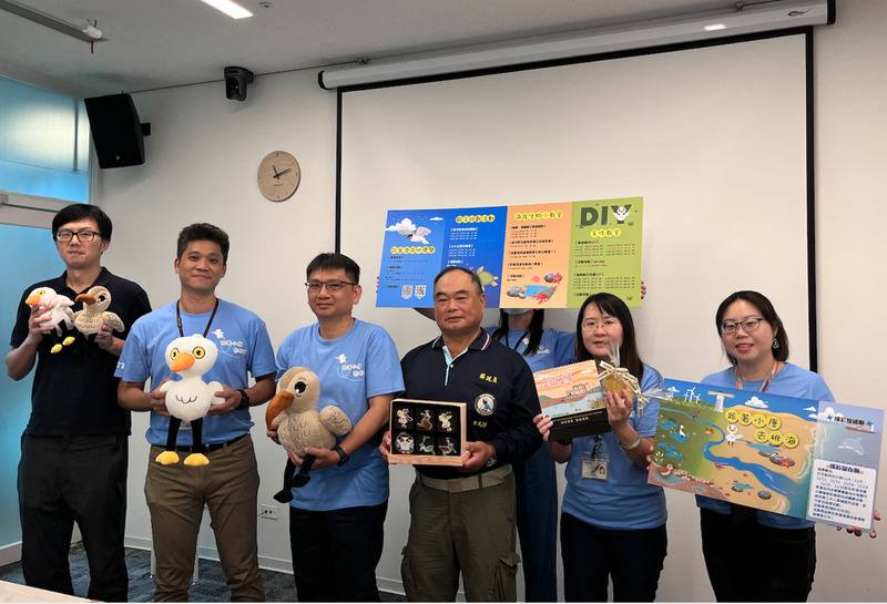 桃園進入冬季賞鳥季節，桃園市政府海岸管理工程處推出「候鳥漫波揪哩來˙跟著小唐去桃海」系列活動，4日起開跑。